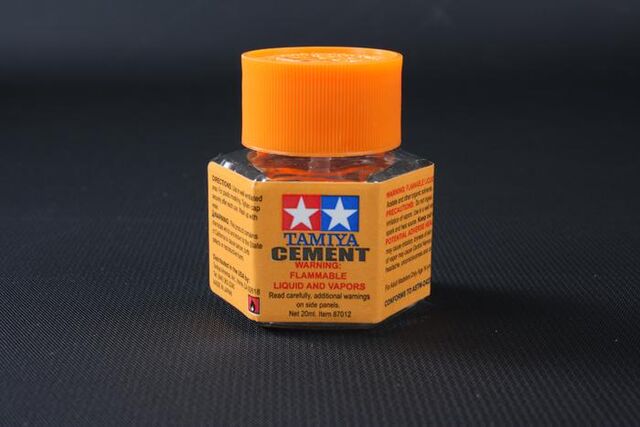 87012, Plastic Cement, Tamiya.